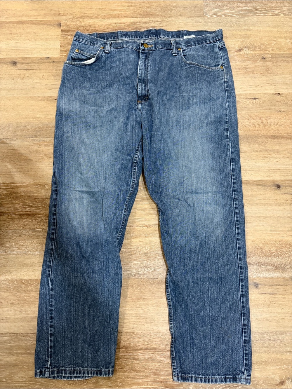 Wrangler Men's Faded Blue Relaxed Straight Jeans